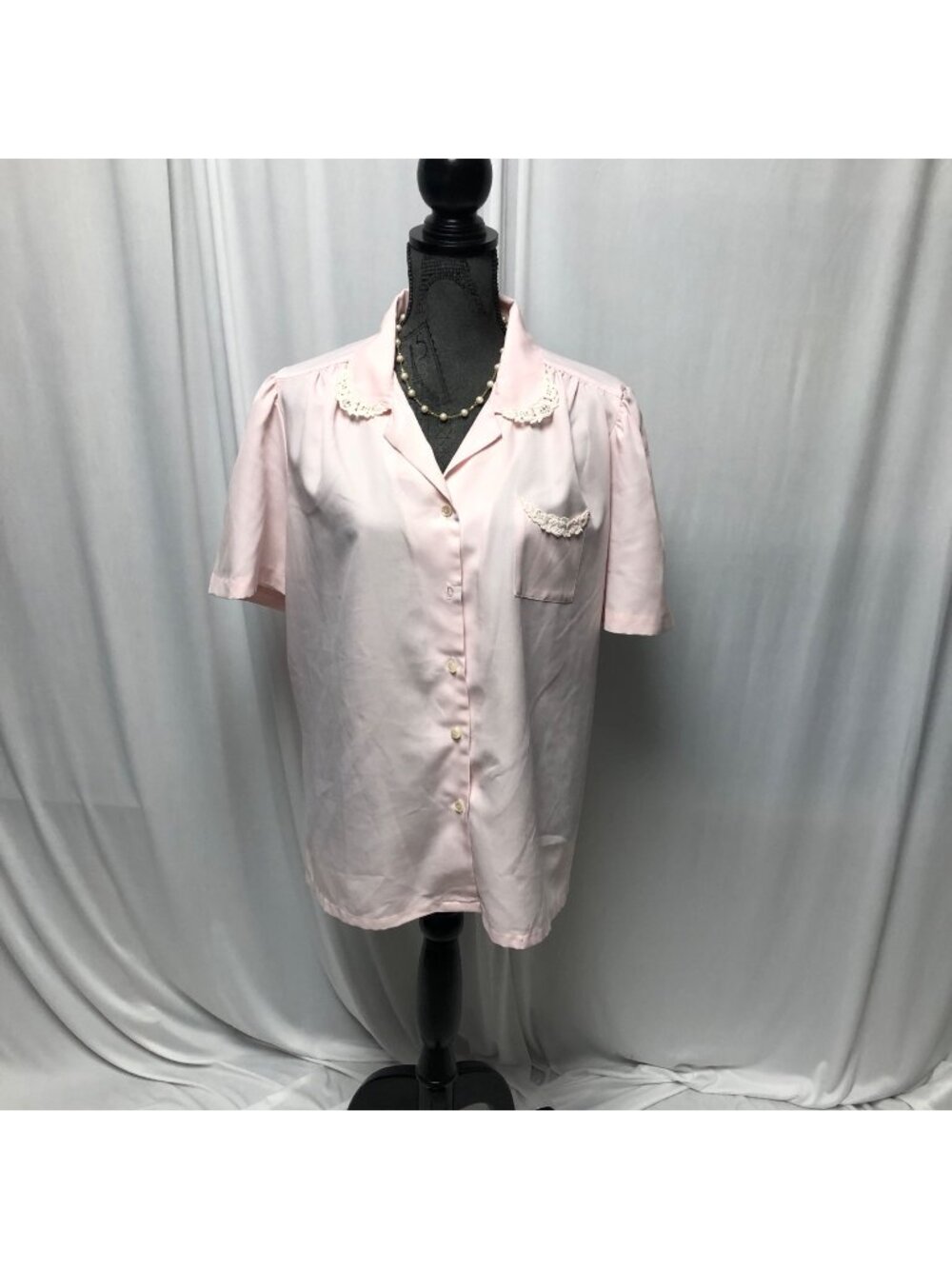 Lady Holiday Blouse Womens Size 42 XL Pink White Lace Accents Button Up Vintage